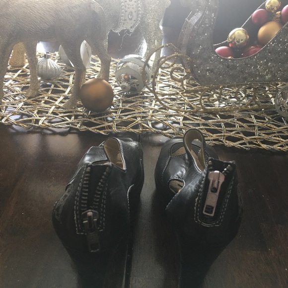 Like Smug Size 7 Heels - Picture 4 of 4